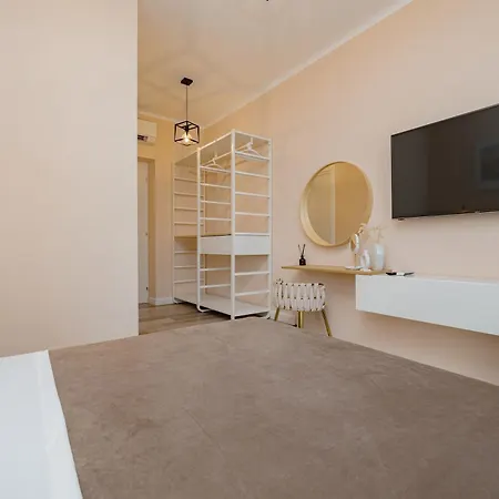 Visconti Palace By Rhospitality It * Rho
